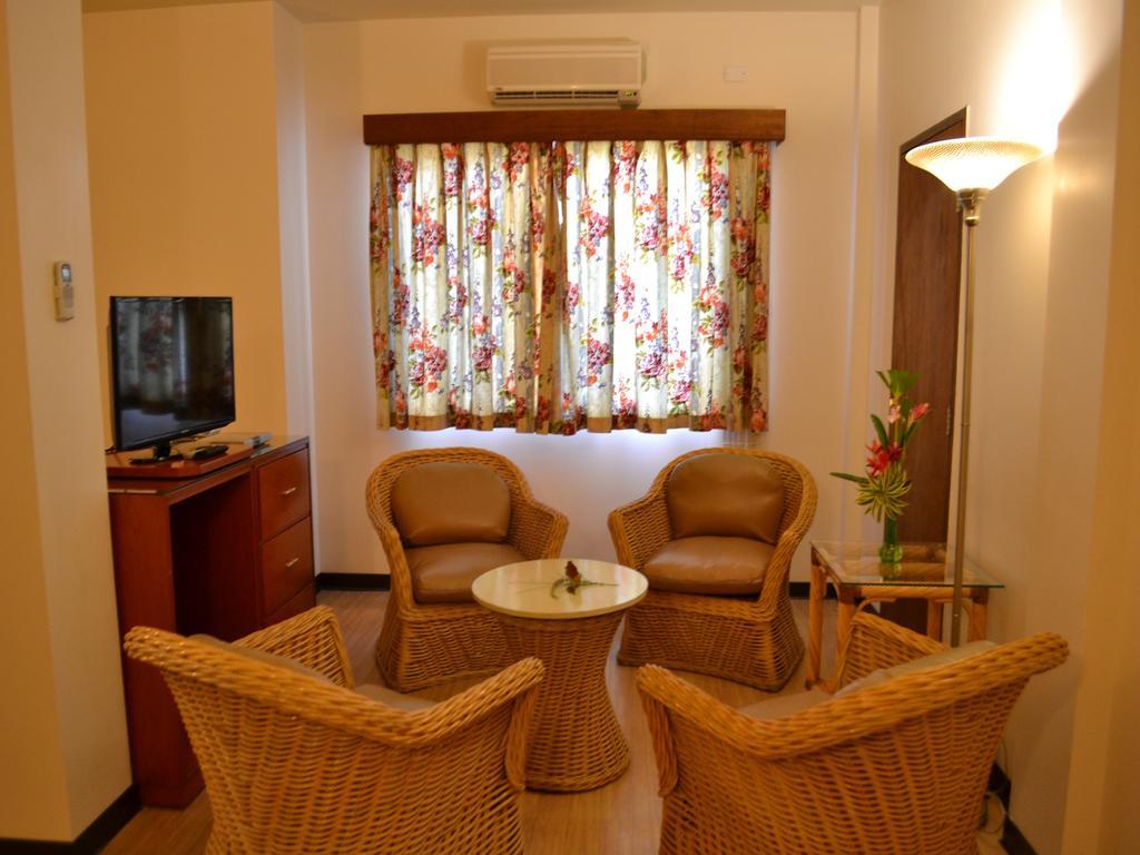 West Plaza Malakal Otel Koror Dış mekan fotoğraf
